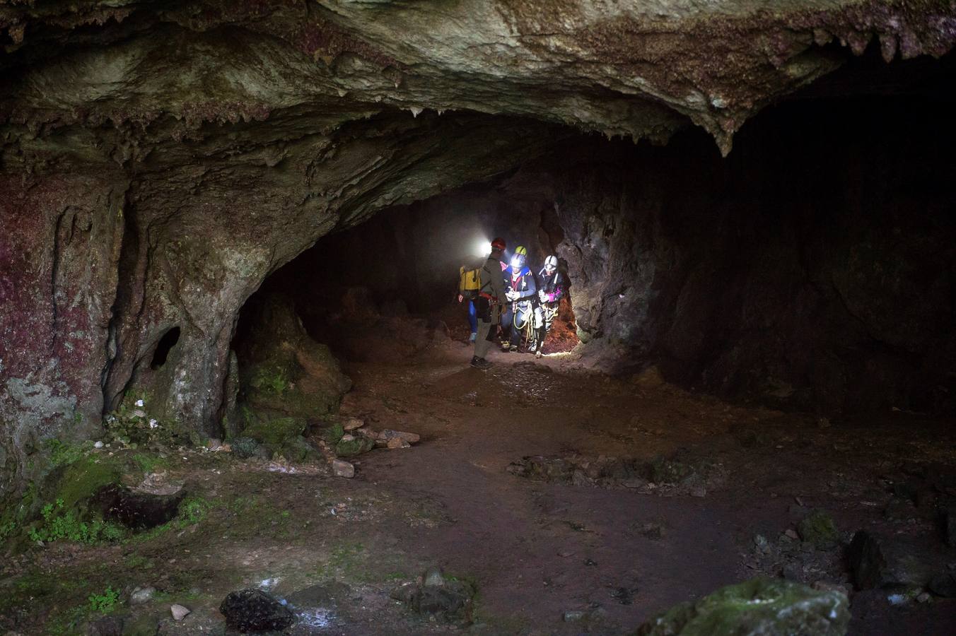 Fotos: Rescatadas las tres espeleólogas desaparecidas en una cueva en Cantabria