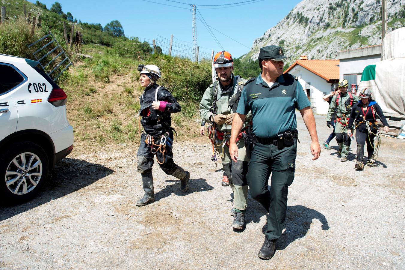 Fotos: Rescatadas las tres espeleólogas desaparecidas en una cueva en Cantabria