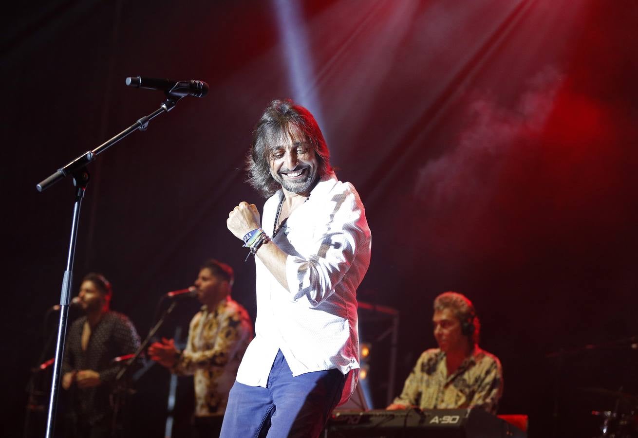 Los Conciertos de Viveros de la Gran Feria de Valencia acogieron este miércoles, 17 de julio, la reunión de Ketama dentro de la gira 'No estamos locos'. El trío del cantante Antonio Carmona y los guitarristas Juan José y José Miguel Carmona anunció su vuelta a los escenarios en noviembre de 2018, 14 años después de su separación.