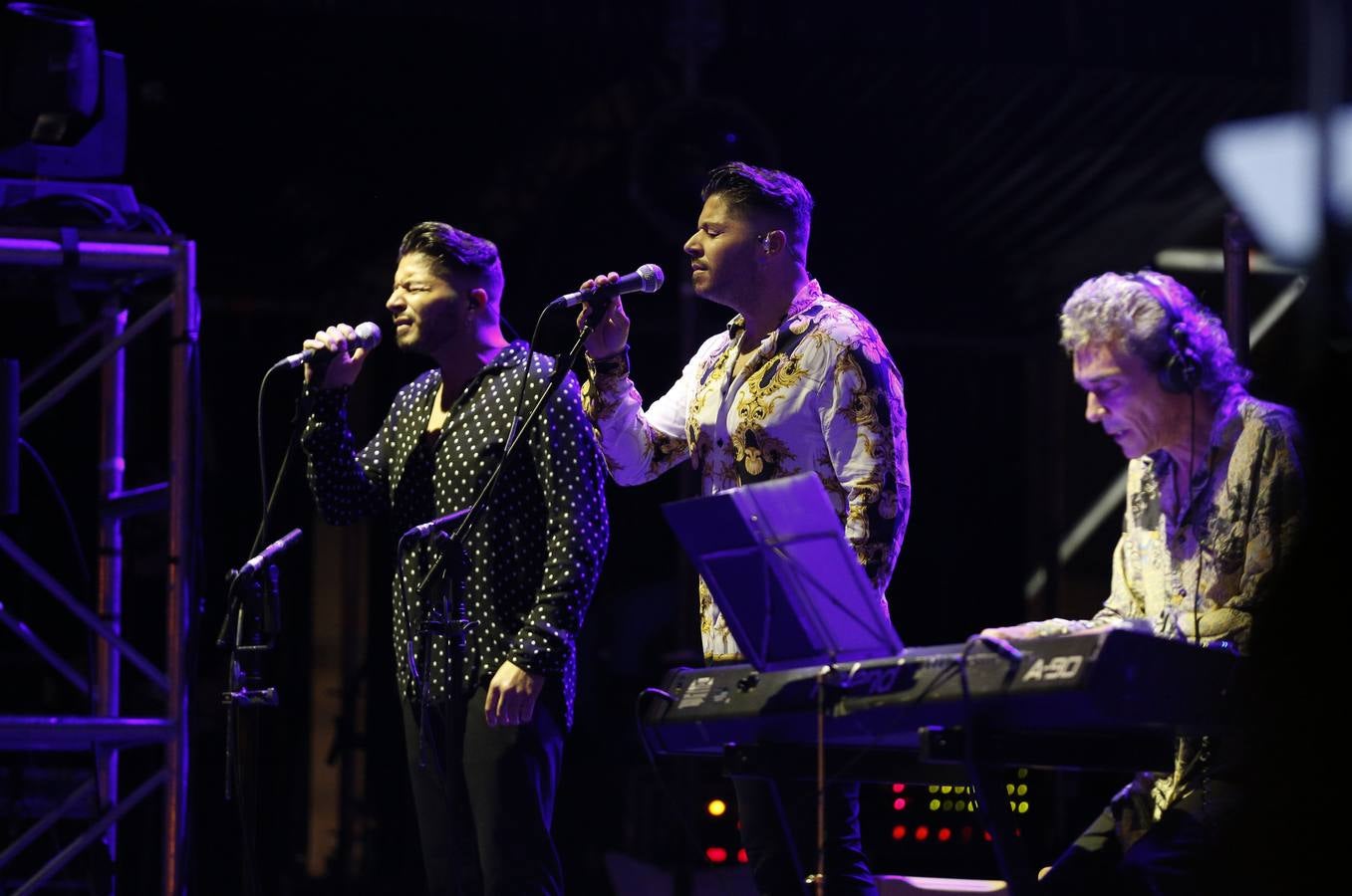 Los Conciertos de Viveros de la Gran Feria de Valencia acogieron este miércoles, 17 de julio, la reunión de Ketama dentro de la gira 'No estamos locos'. El trío del cantante Antonio Carmona y los guitarristas Juan José y José Miguel Carmona anunció su vuelta a los escenarios en noviembre de 2018, 14 años después de su separación.