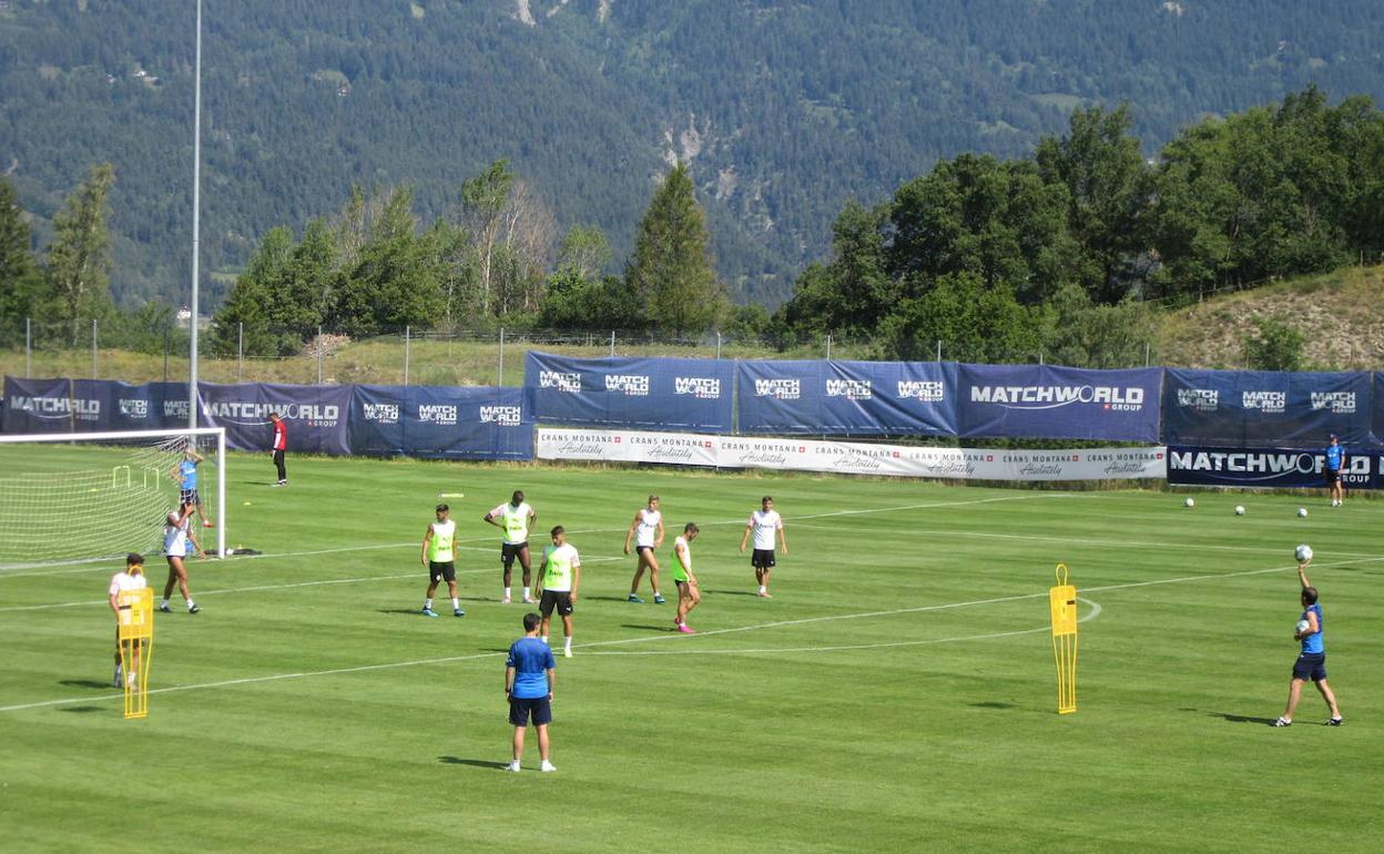 El Valencia entrenando tras la derrota ante el Mónaco. 