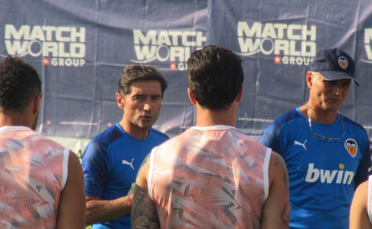 Marcelino García Toral, durante el entrenamiento del Valencia CF.