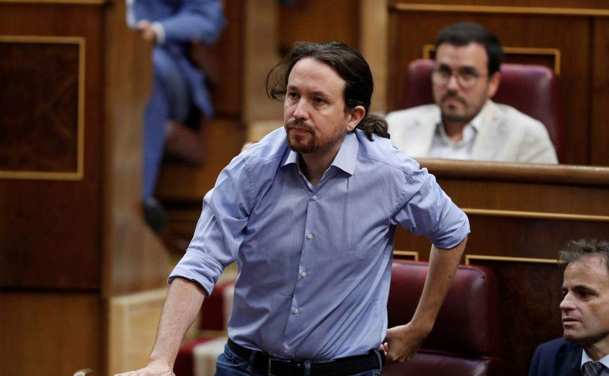 El líder de Podemos, Pablo Iglesias, durante el debate de investidura de Pedro Sánchez. 