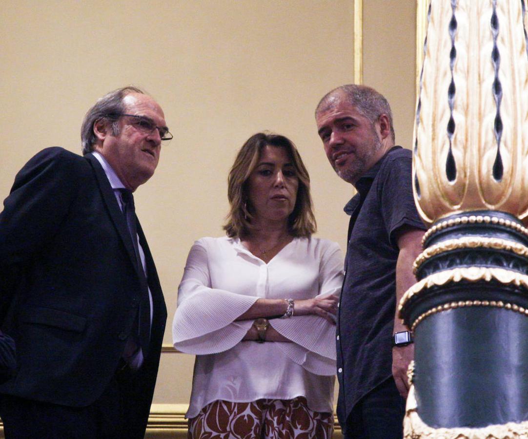 Los dirigentes socialistas de Madrid y Andalucía, Ángel Gabilondo y Susana Díaz, respectivamente, junto al secretario general de CC OO, Unai Sordo.