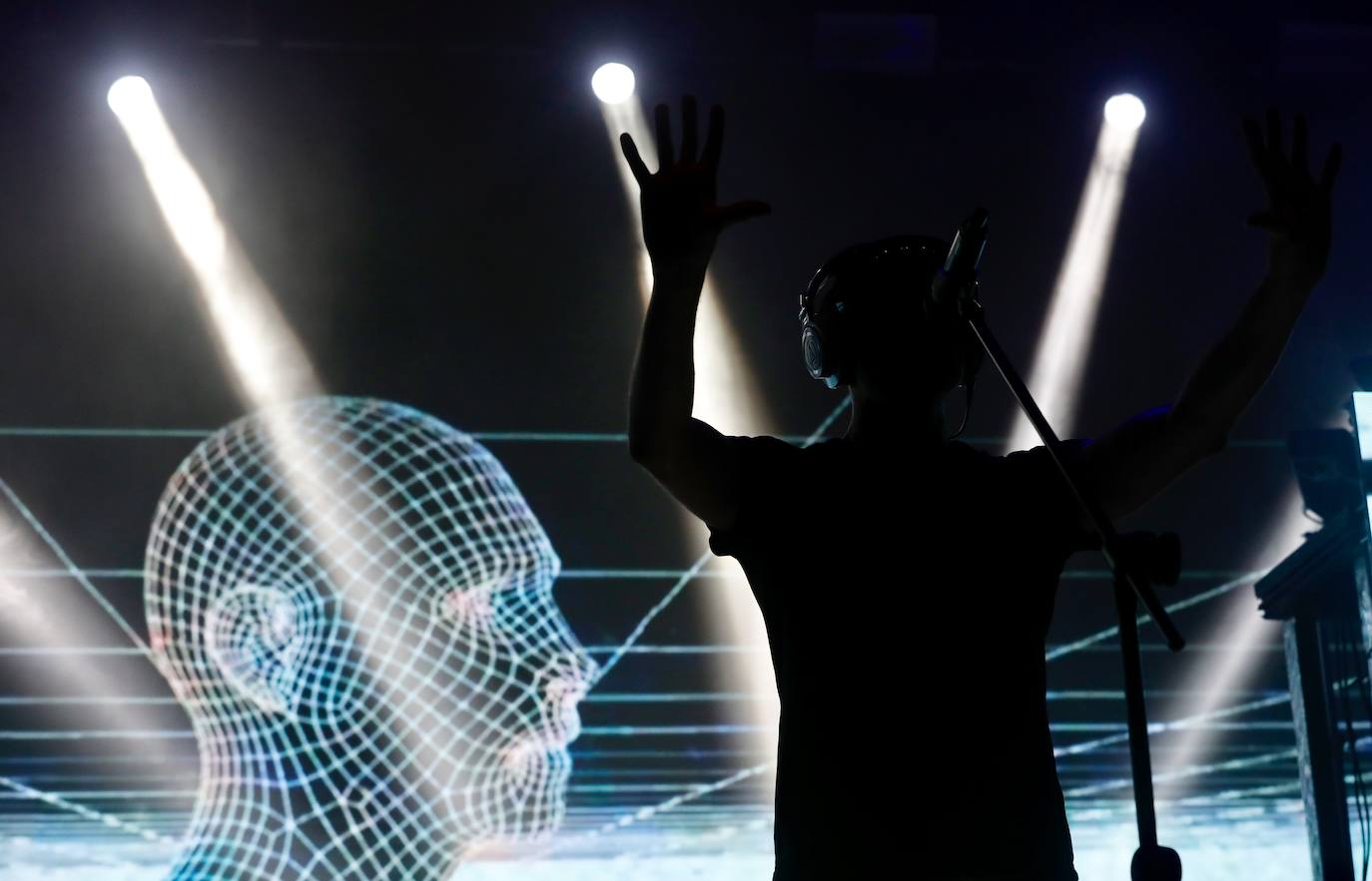 La Casa Azul y Xoel López han puesto punto final este jueves a los Conciertos de Viveros de la Feria de Julio 2019. 