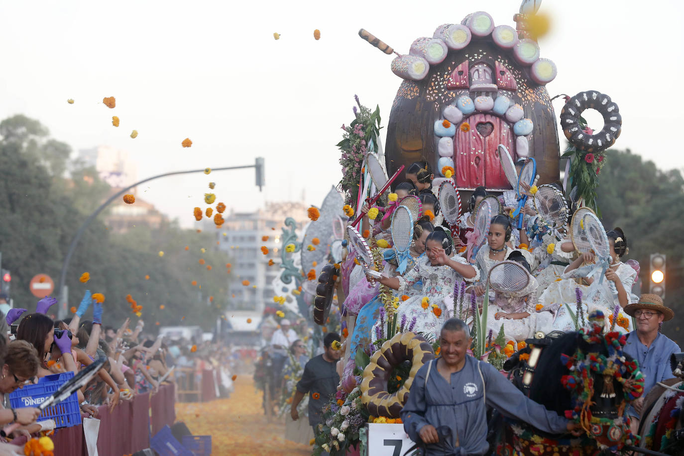 La ciudad despide la Feria de Julio con el más antiguo de sus festejos florales