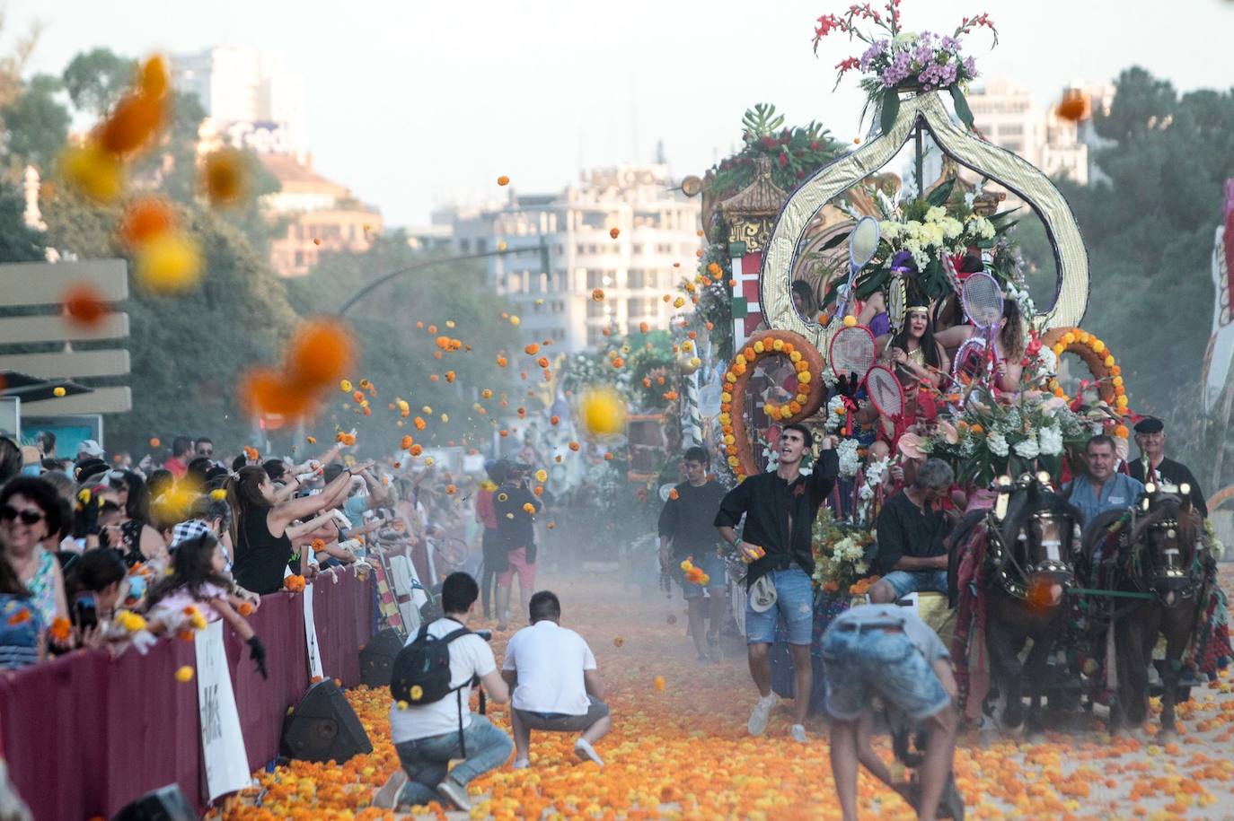 La ciudad despide la Feria de Julio con el más antiguo de sus festejos florales