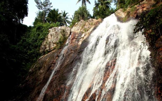 ista de la cascada Na Meung, en la isla de Ko Samui.