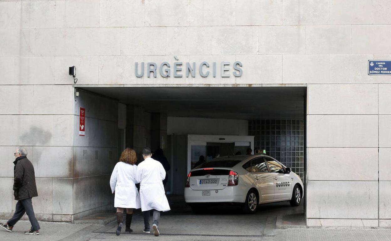 Entrada de urgencias del Hospital Clínico Universitario.