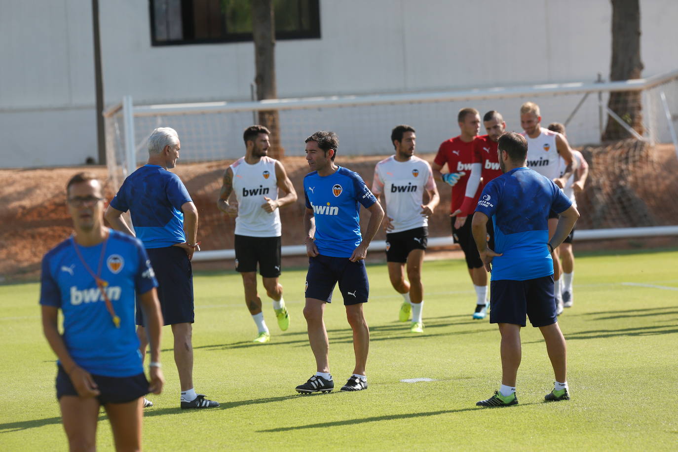 Crisis en el Valencia CF | Entrenamiento en Paterna tras la reunión de la plantilla con Anil Murthy para explicar la situación. 