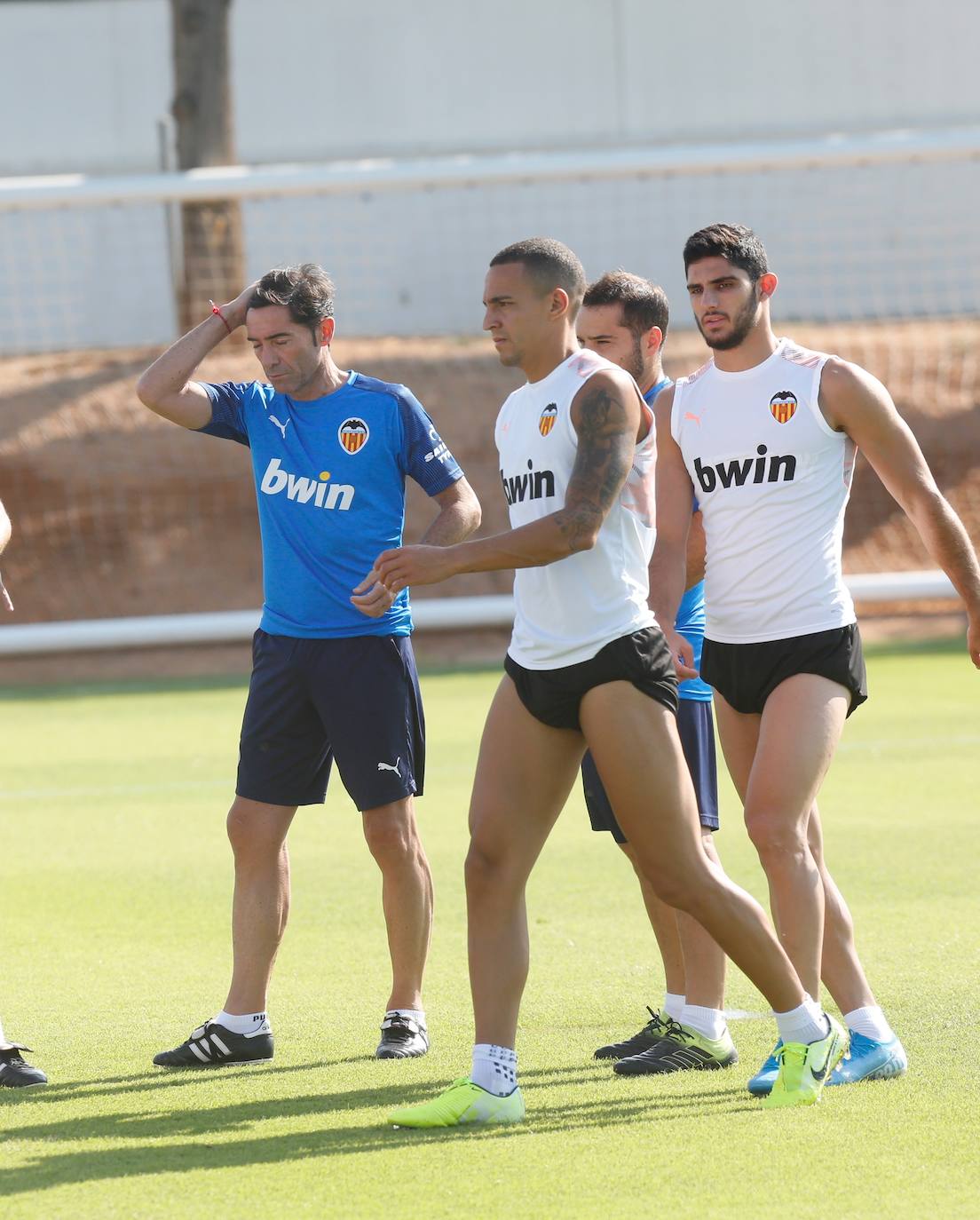 Crisis en el Valencia CF | Entrenamiento en Paterna tras la reunión de la plantilla con Anil Murthy para explicar la situación. 