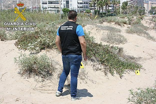 Detenidos dos menores por agredir sexualmente a una joven en la playa de Cullera