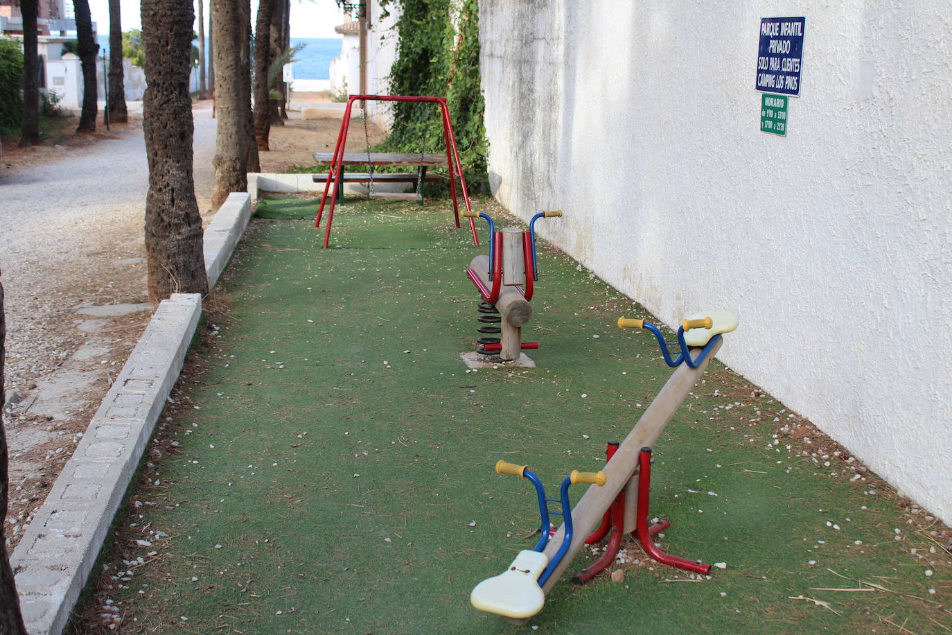 parque infantil del camping..