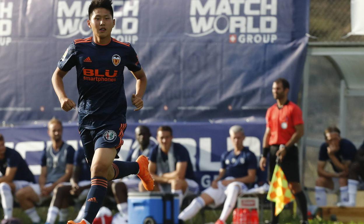 Kangin Lee, durante el partido del Valencia CF.