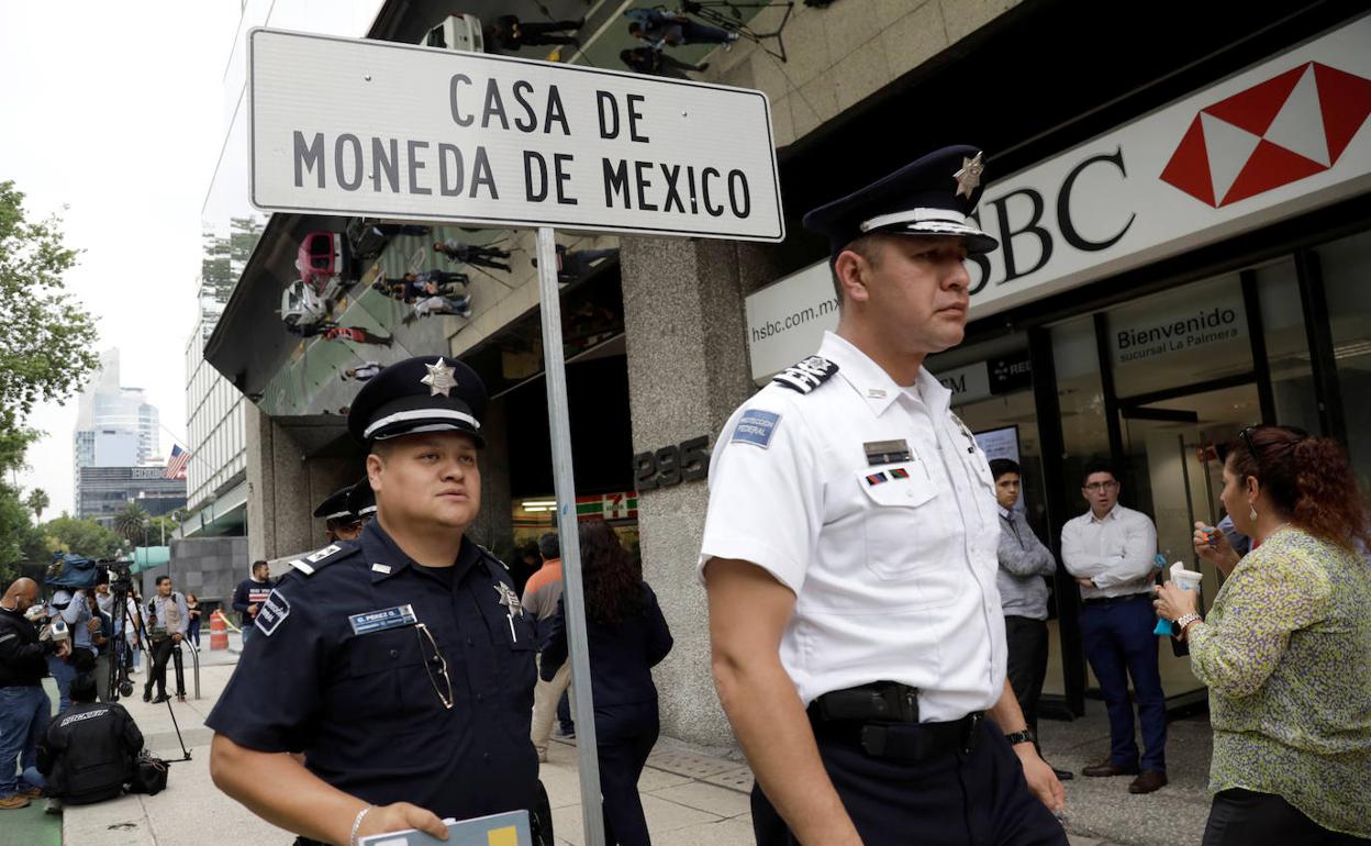 Las fuerzas de seguridad mexicanas investigan el robo en la Casa de la Moneda.