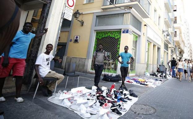 Manteros en la ciudad de Valencia.