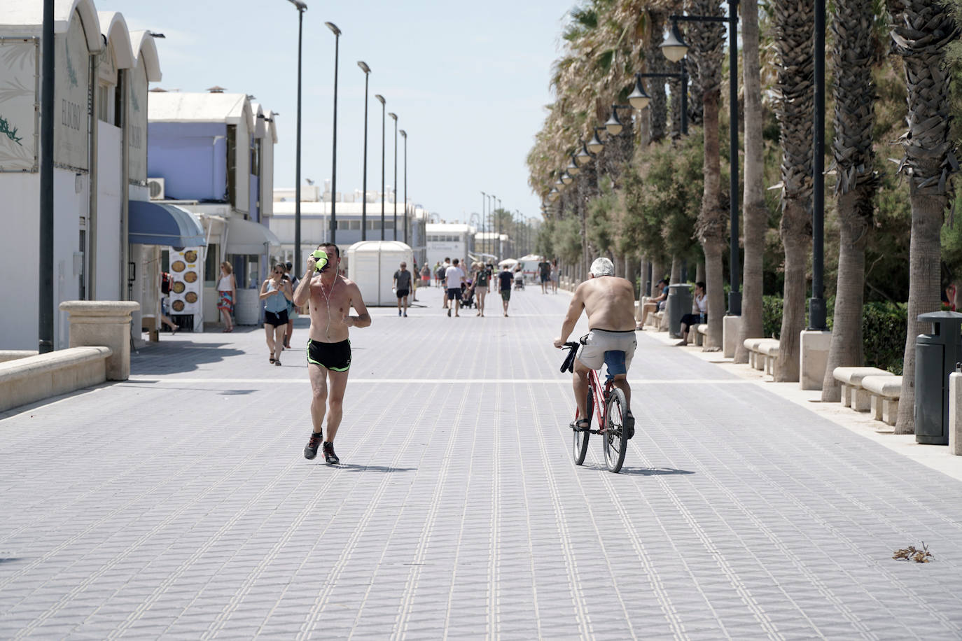 La Malvarrosa, la playa más emblemática más visitada de Valencia. 