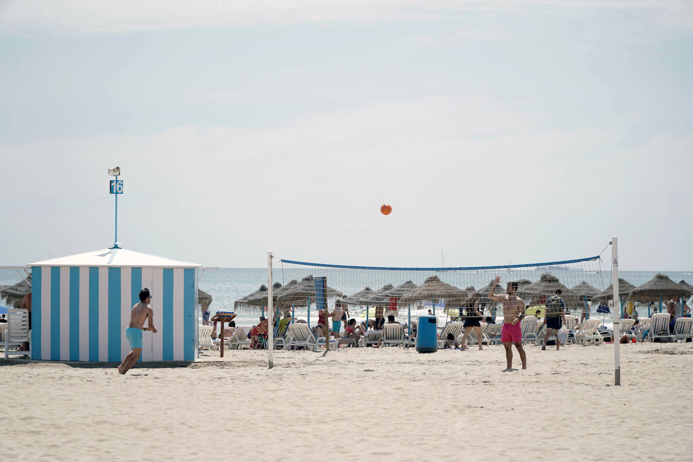 La Malvarrosa, la playa más emblemática y visitada de Valencia. 