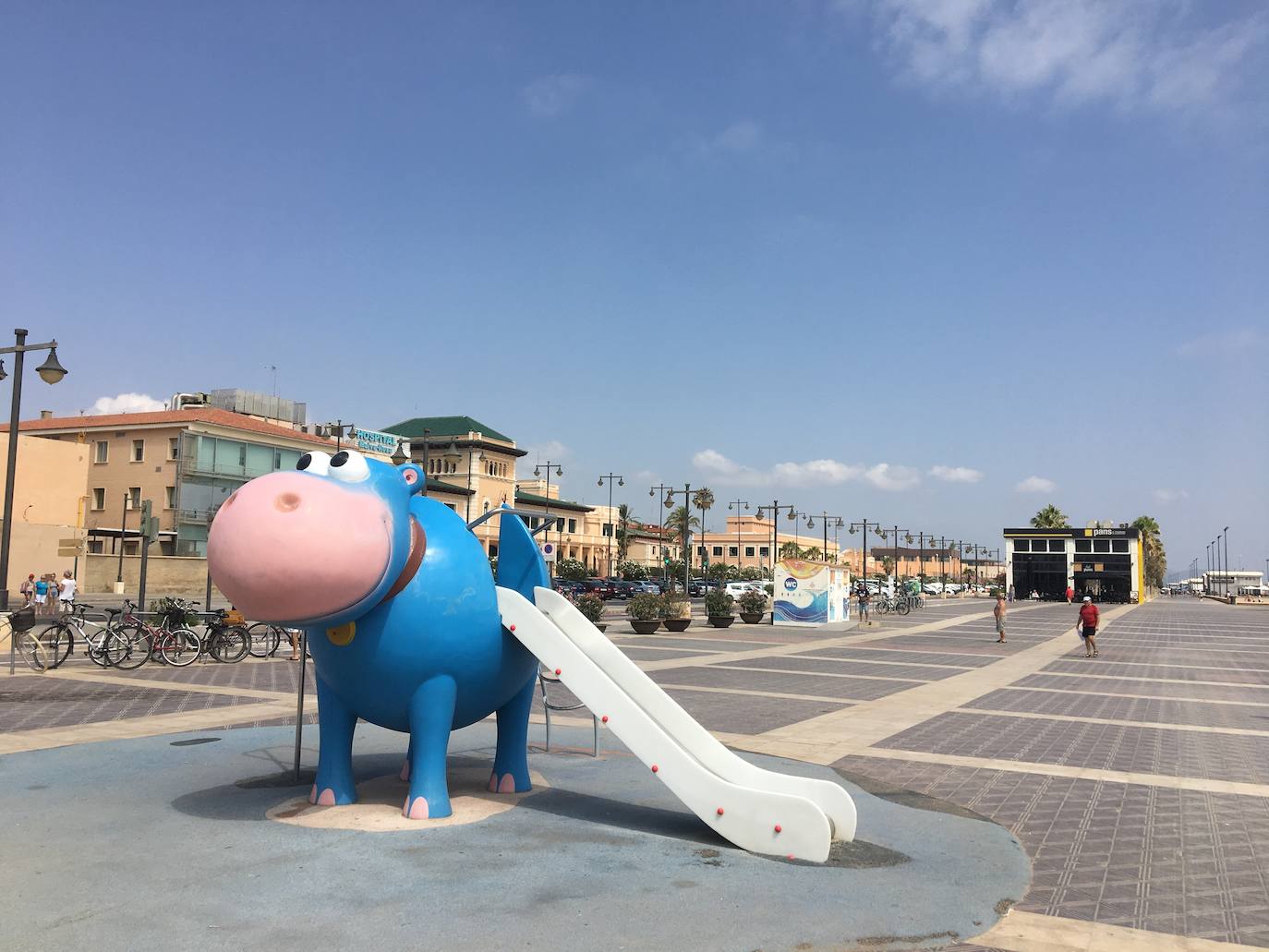 La Malvarrosa, la playa más emblemática y visitada de Valencia. 