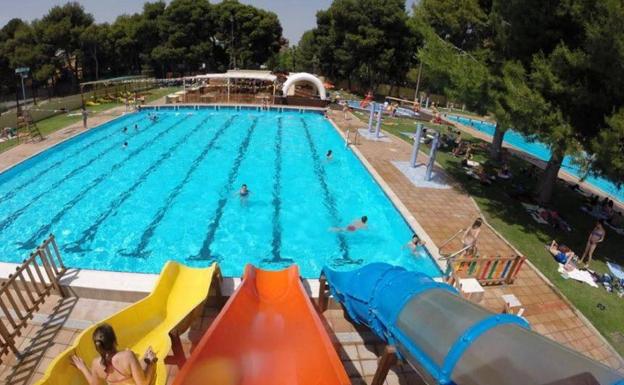 Galería. La ciudad cuenta con varias piscinas para pasar una jornada de lo más refrescante. 