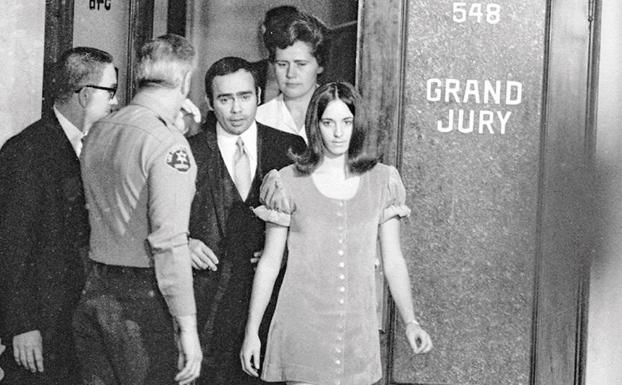 La testigo Susan Atkins, durante un juicio por los asesinatos a la actriz Sharon Tate, su futuro hijo, y otras cuatro personas. 