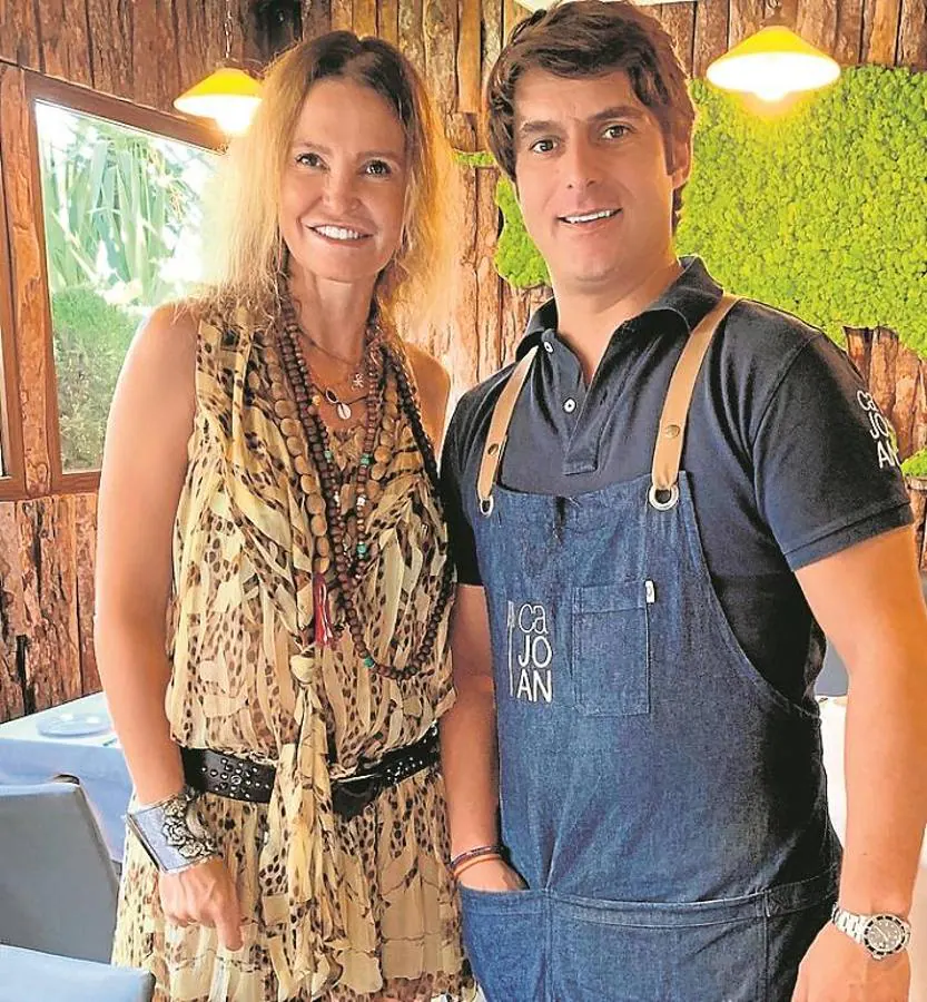 Joan Abril, gerente y chef del Asador Ca Joan en Altea, con Marta Vilar.
