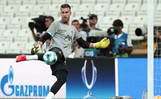 Adrián San Miguel, en el entrenamiento del Liverpool del martes en Estambul