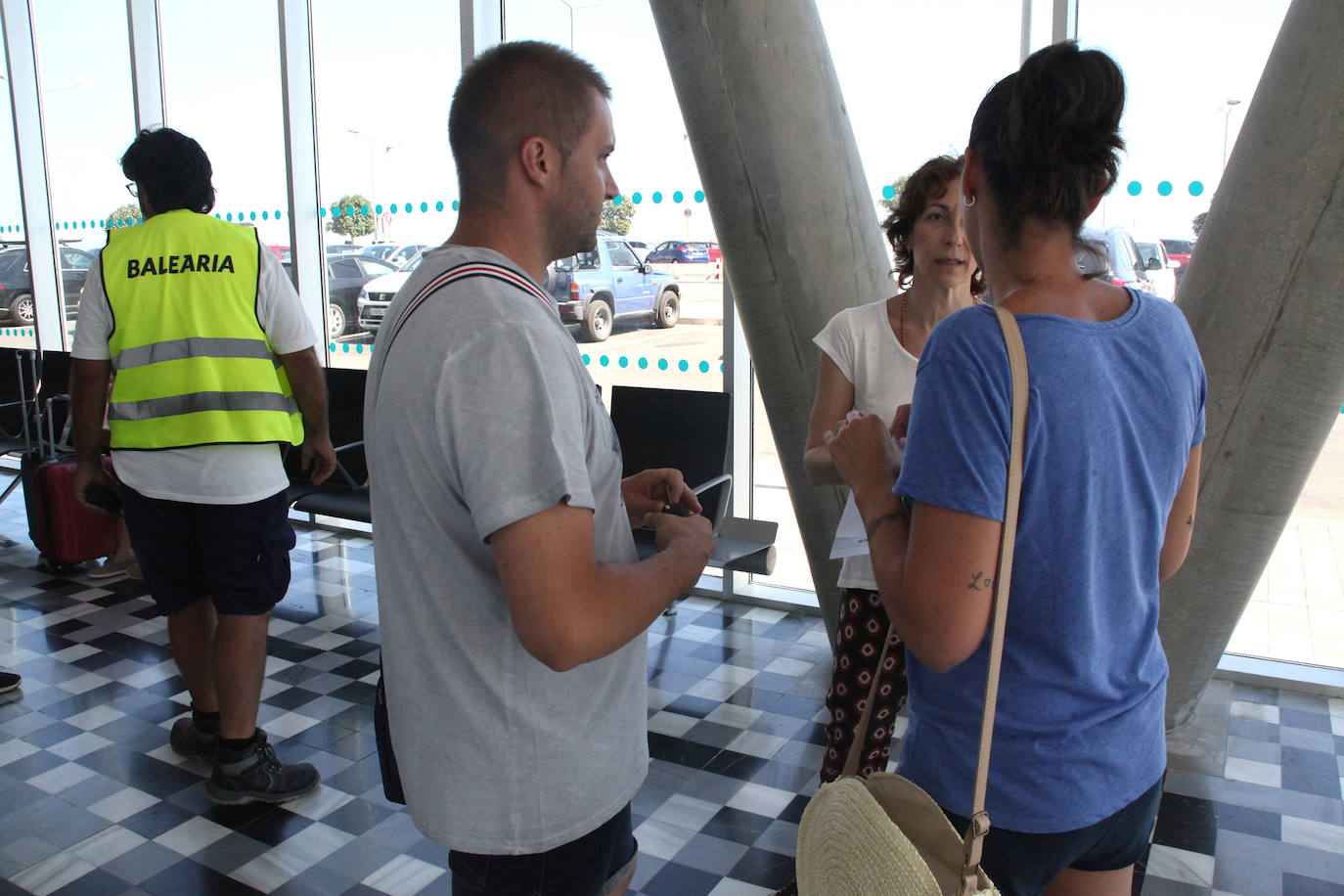 Fotos: Ferry encallado en el puerto de Dénia