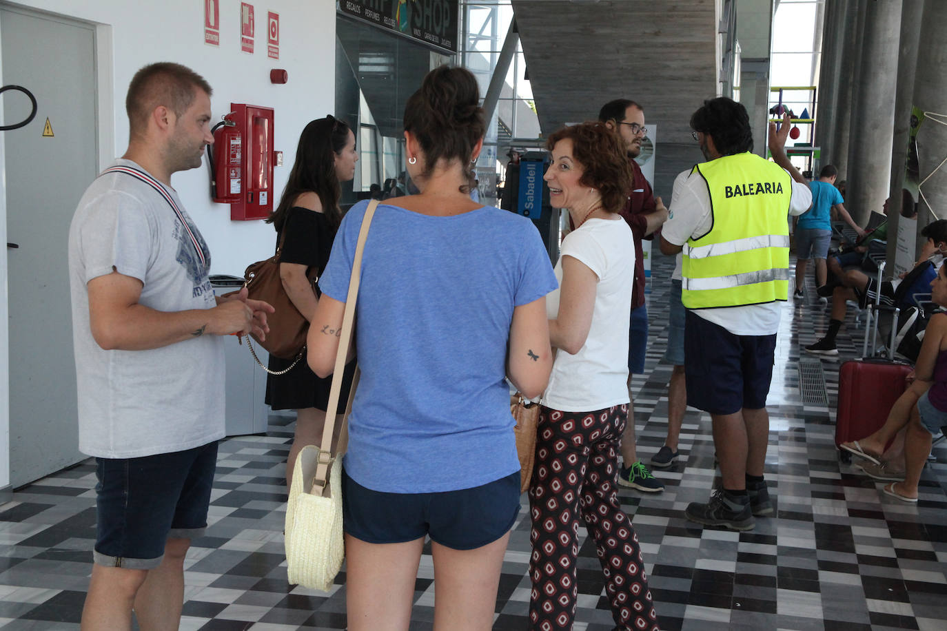 Fotos: Ferry encallado en el puerto de Dénia