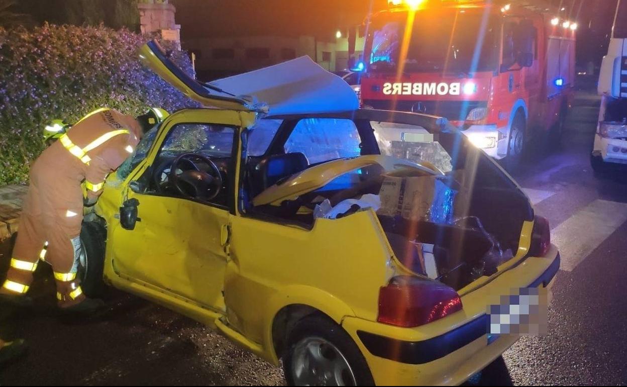 Así ha quedado el coche tras ser rescatada la conductora