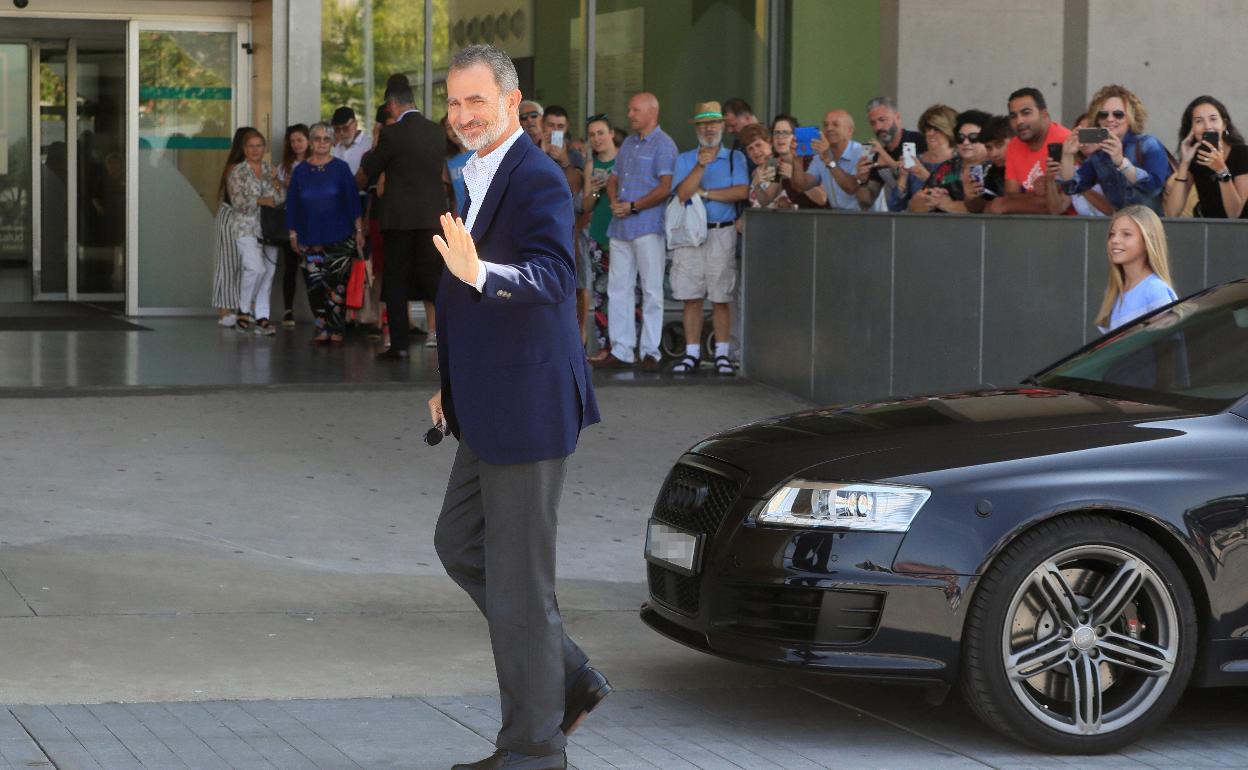 La doctora Lucía Alonso, encargada de leer el parte médico de don Juan Carlos. 