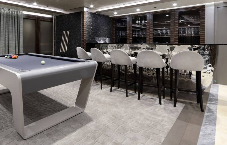 Fotos: El yate Ulysses, el cuarto más grande del mundo, atraca a Cullera