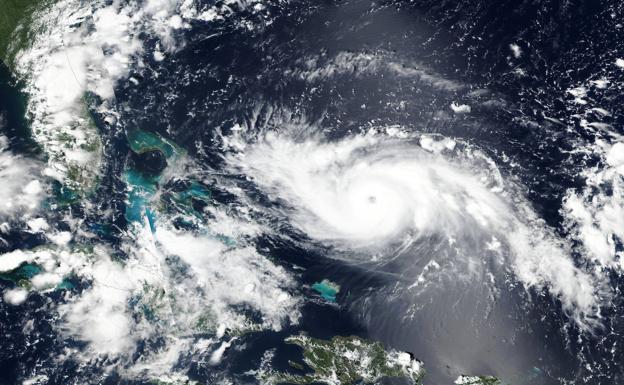 El huracán Dorian se aproxima a la costa de Florida.