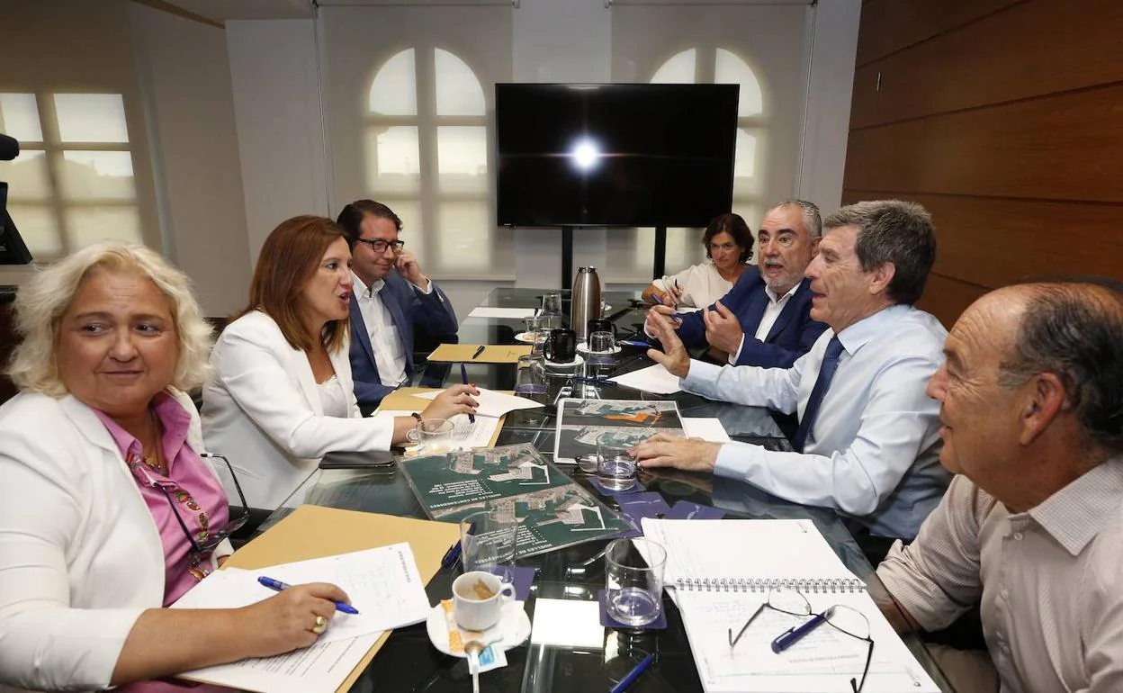 El Presidente de la Autoridad Portuaria se ha reunido con representantes de la oposicion del Ayuntamiento de Valencia. 