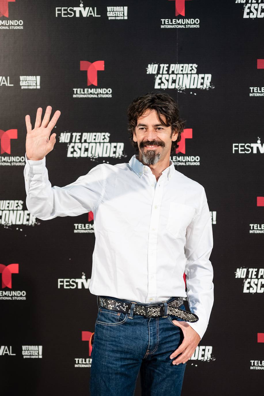 El festival de televisión de Vitoria reúne esta semana a las principales estrellas de la pequeña pantalla, que desfilan por la alfombra naranja. Eduardo Noriega presentó la serie 'No te puedes esconder de Telemundo.