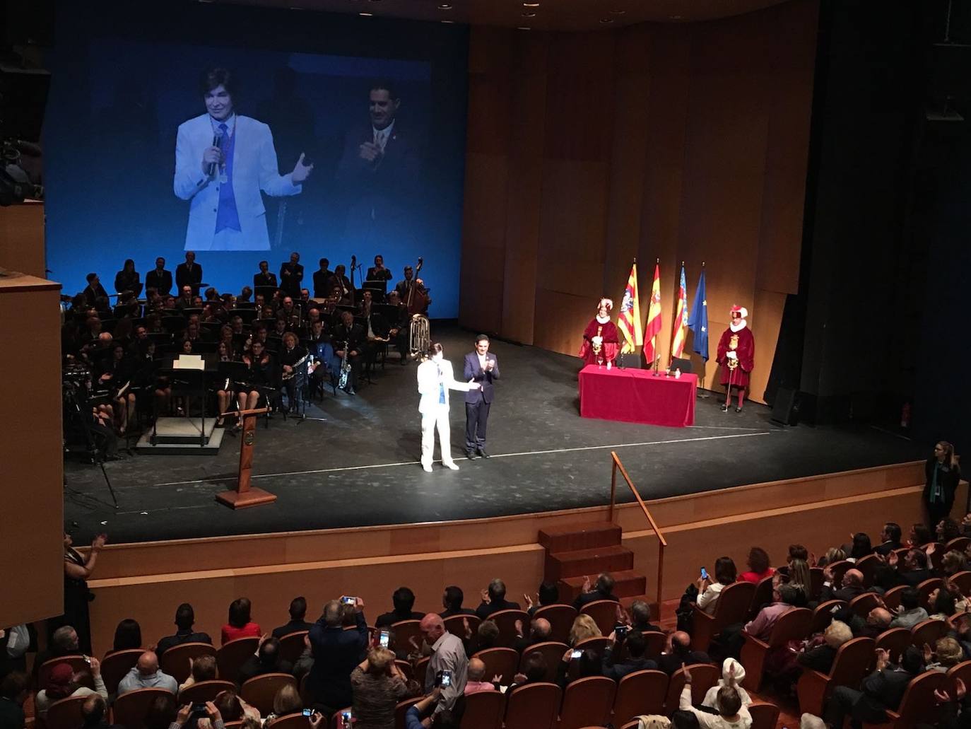 Camilo Sesto, durante su nombramiento como Hijo Predilecto de Alcoy.