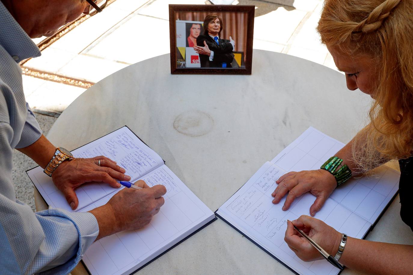 Fotos: La capilla ardiente de Camilo Sesto, en imágenes