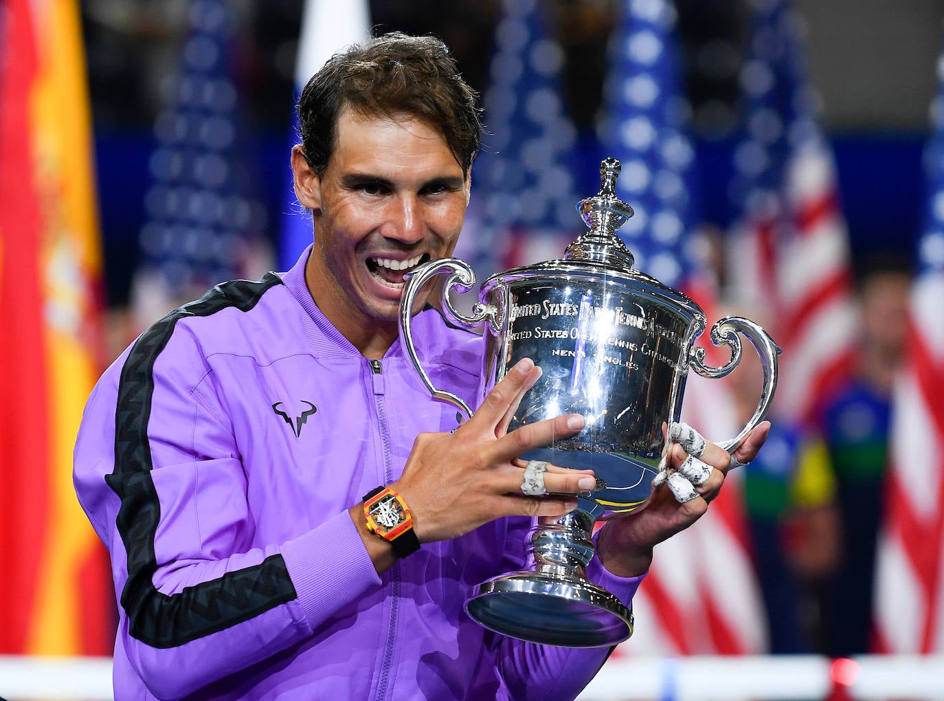 Rafa Nadal celebra su cuarto título del Abierto de Estdos Unidos, que supone su 19ª Grand Slam.