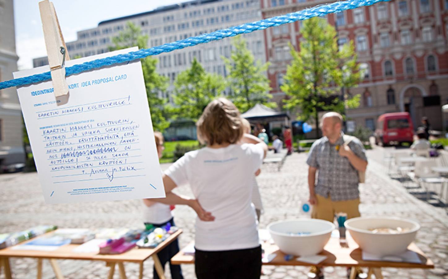 Helsinki (Finlandia). Capital Mundial del Diseño 2012. Foro de ideas en una plaza de la ciudad escandinava.