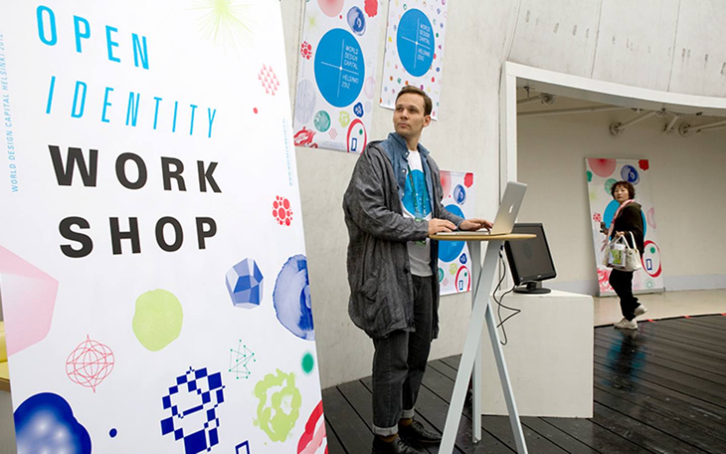 Helsinki (Finlandia). Capital Mundial del Diseño 2012. Zona de trabajo, en uno de los actos.