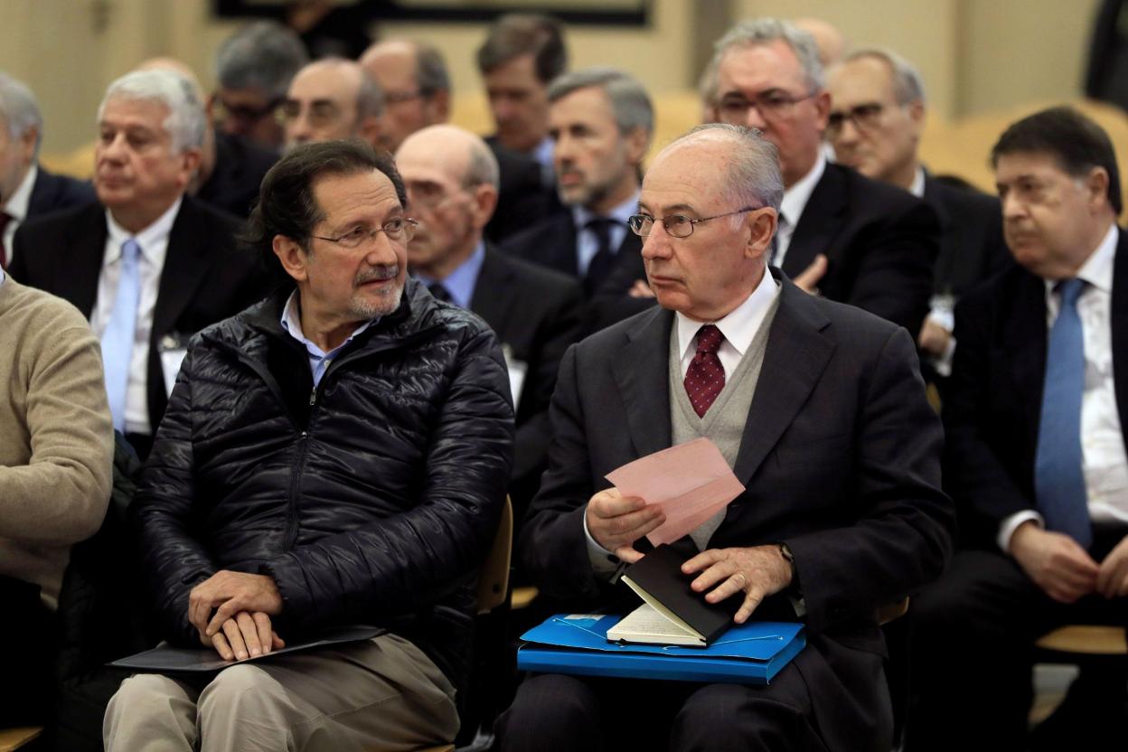 El expresidente de Bankia, Rodrigo Rato (derecha). 