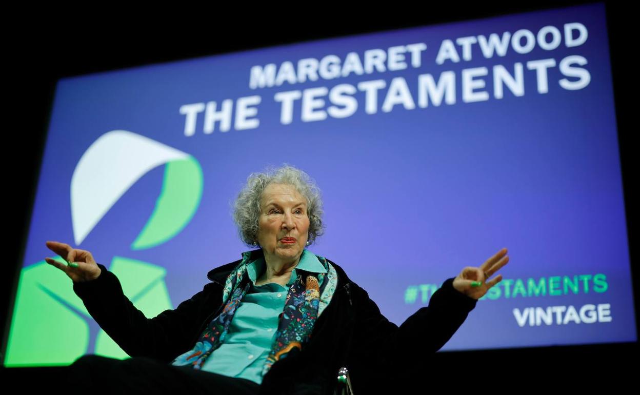 Margaret Atwood, durante la presentación de su novela 'Los testamentos', en Londres.