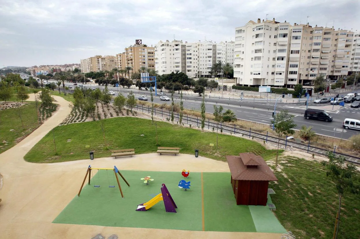 El Parque del Mar, frente al barrio Gran Vía Sur de Alicante, será ampliado en un kilómetro. 