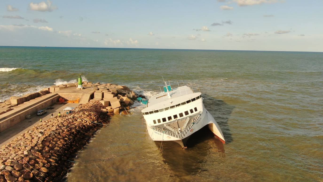 Fotos: El mar se traga el ferry de Dénia