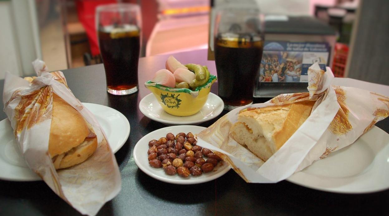 Bocadillos de calidad con pan recién hecho. 