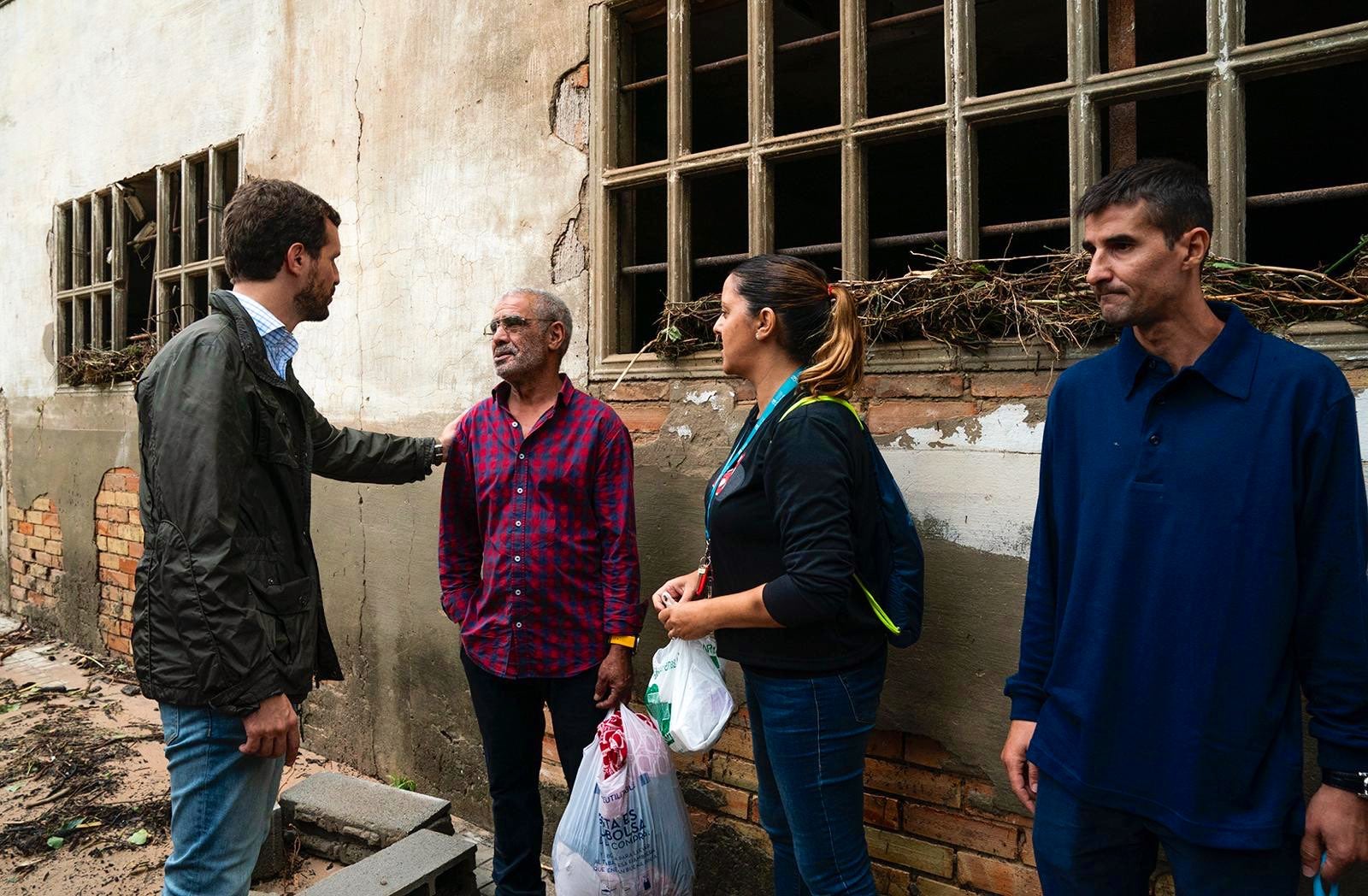 Fotos: Los políticos visitan las zonas más afectadas por la DANA en la Comunitat