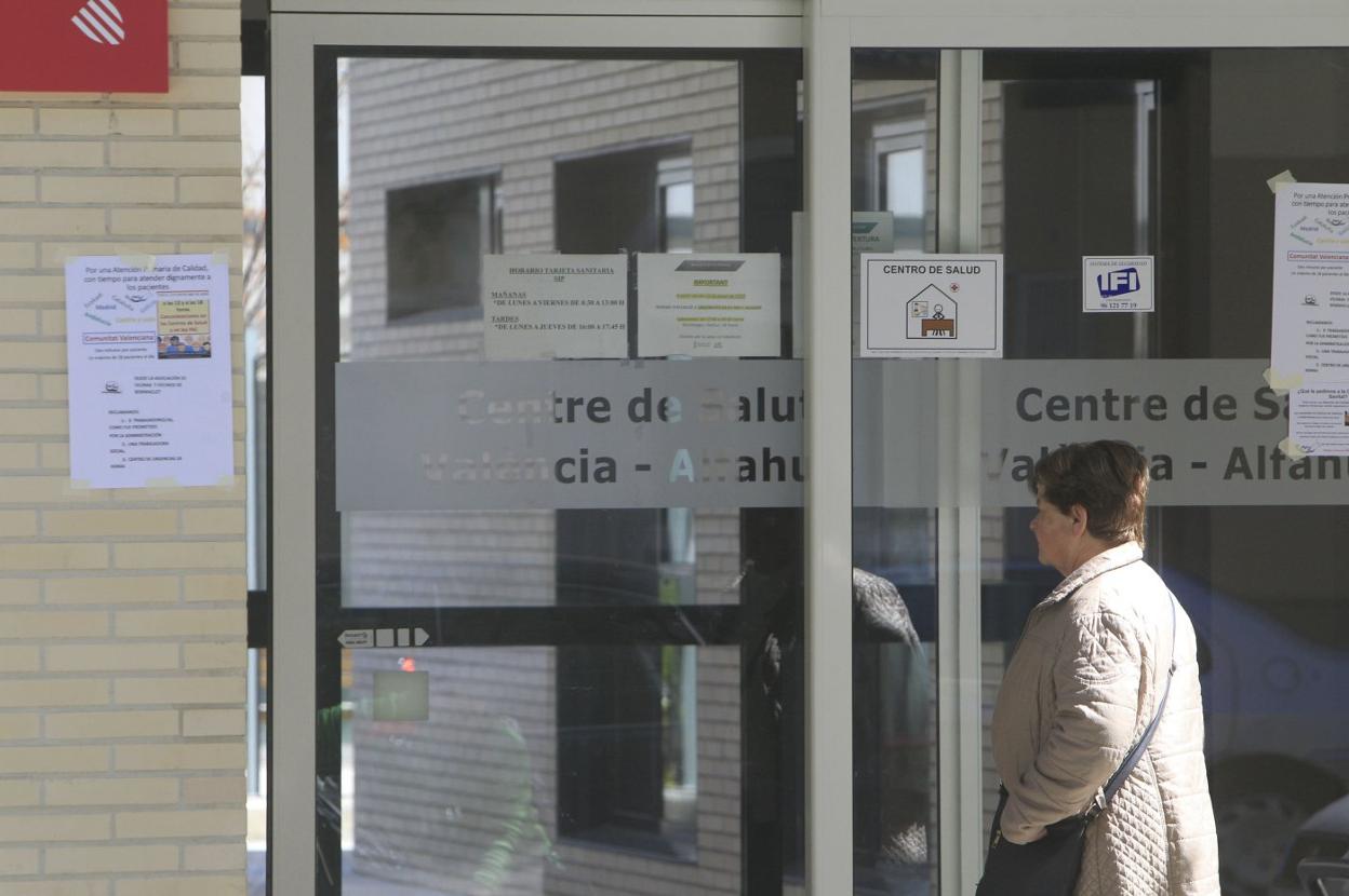 Acceso al centro de salud Alfahuir de Valencia, el pasado abril. 