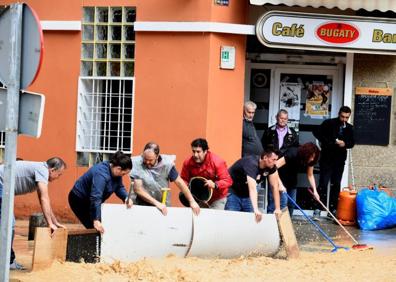 Imagen secundaria 1 - Imágenes de las inundaciones de este domingo en Arganda del Rey (Madrid)