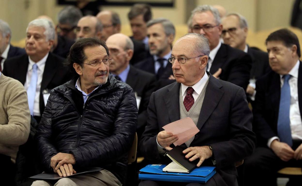 El expresidente de Bankia Rodrigo Rato (derecha), en una de las sesiones del juicio de Bankia.