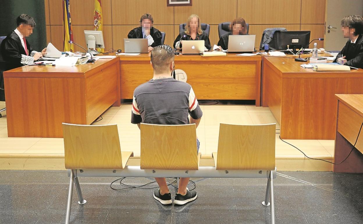 El acusado, durante el juicio en la Audiencia de Valencia.